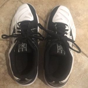 Mizuno Volleyball shoes. Size 10.